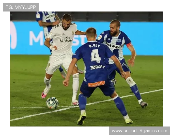 皇马迎战阿拉维斯,本泽马领衔全阵容冲击连胜